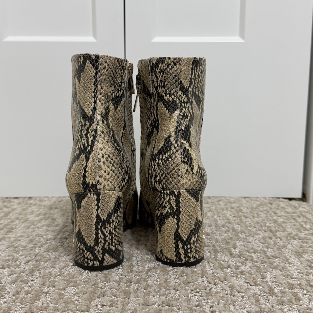 Sam Edelman Snakeskin Block Heel Ankle Boots 9.5 Pointed Toe Chic Fall - Picture 3 of 10